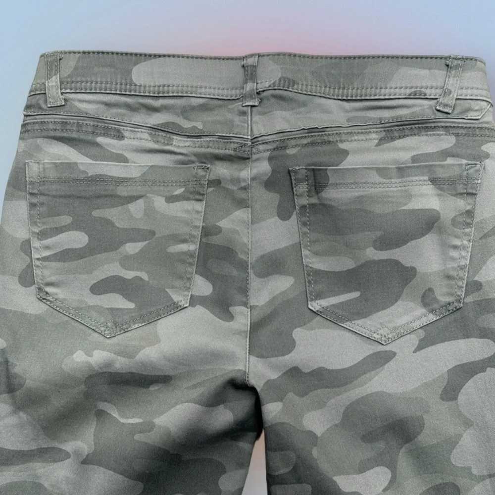 DEMOCRACY Women’s 4 Gray Camouflage Skinny Jeans - Picture 3 of 3